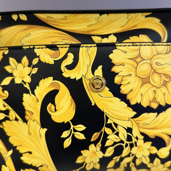 🔥🔥 Versace Baroque Fanny Pack - Picture 4 of 14